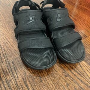 Nike Women’s Black Strap Sandals
